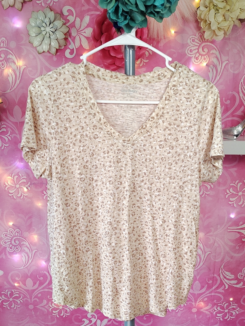 Old Navy Beige V-Neck Short Sleeve Tee with Tiny Floral Cutout Print